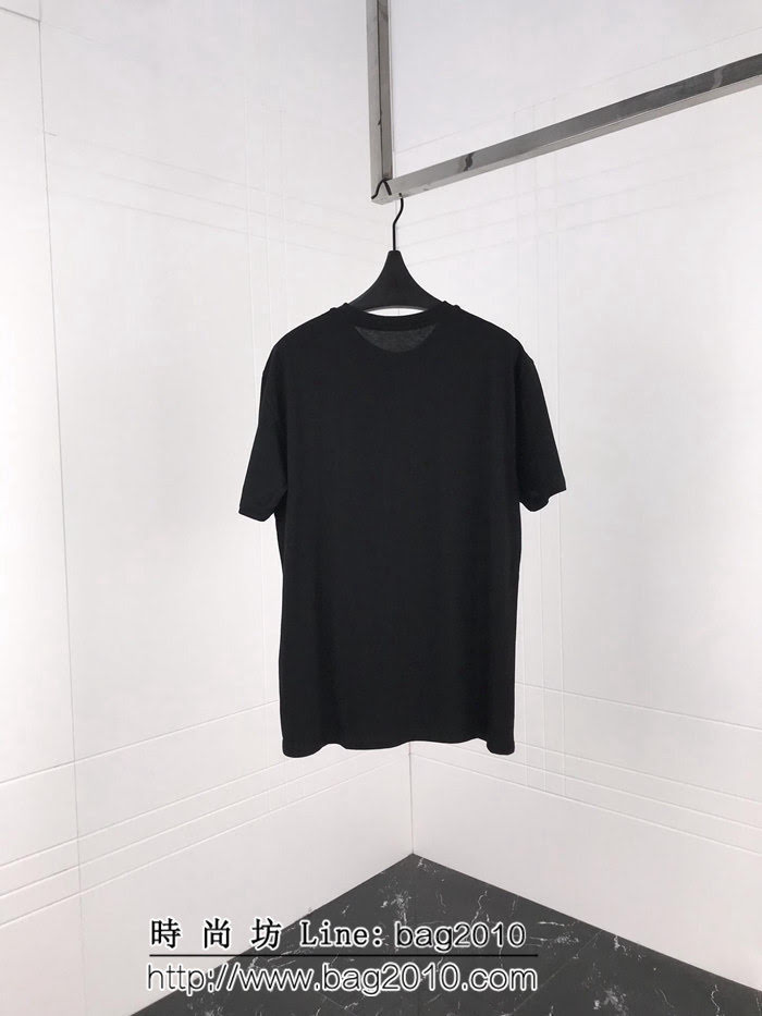 VALENTINO華倫天奴 19早春情人節限定 柳釘短袖T-shirt 雙股絲光棉面料 數碼印花工藝 高版本情侶款 ydi2015